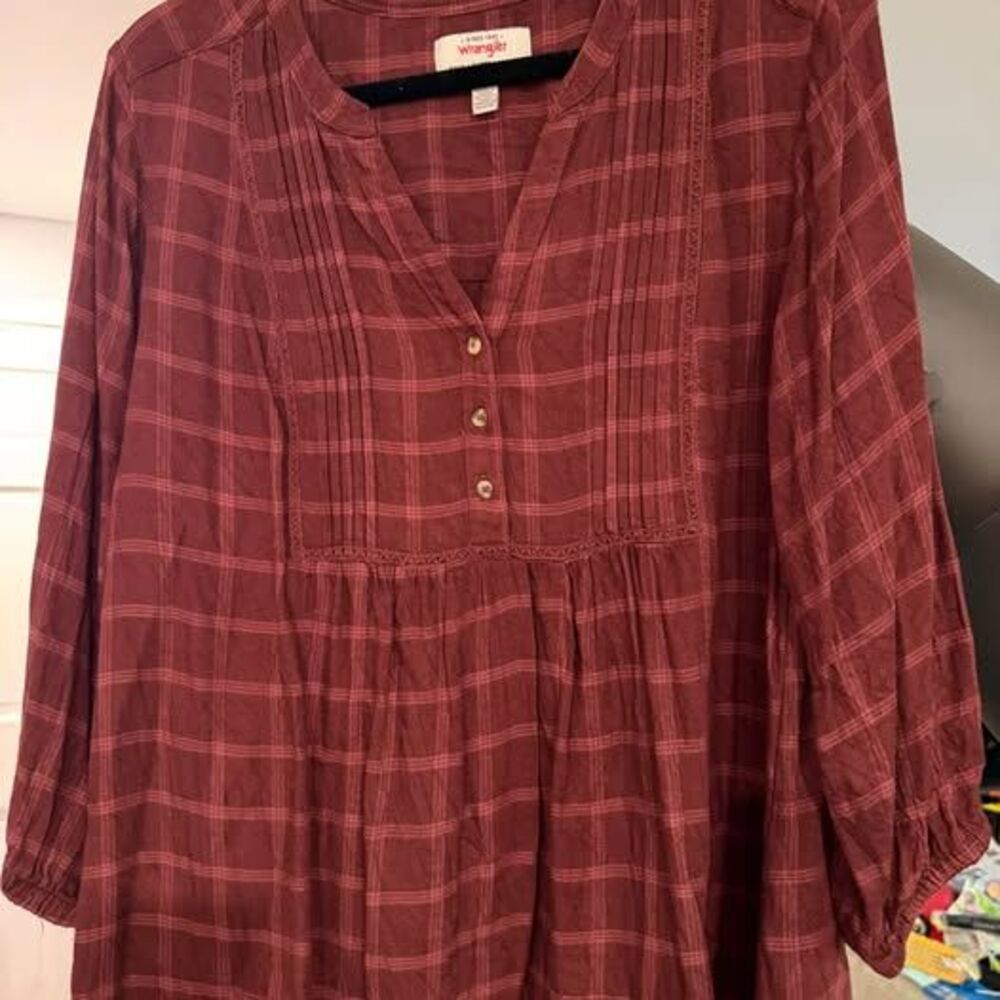 Wrangler Women's Large Burgundy Plaid Henley Blouse